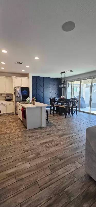 Main picture of 4806 S 118th Ave