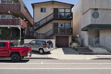 Main picture of 448 Rosecrans Ave