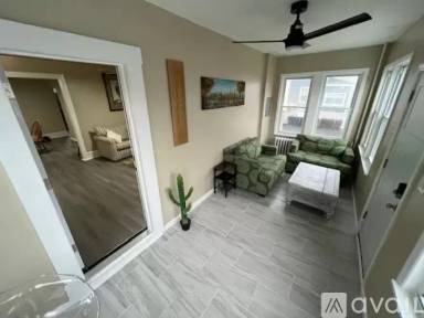 Main picture of 124 N Portland Ave