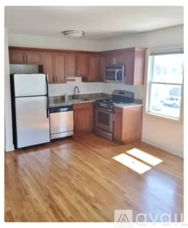 Main picture of 2450 Lemoine Ave