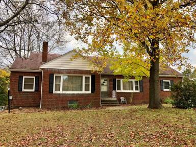 Main picture of 61 N Alling Rd