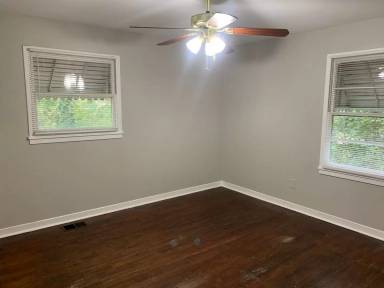 Main picture of 3048 Harold Ave SE