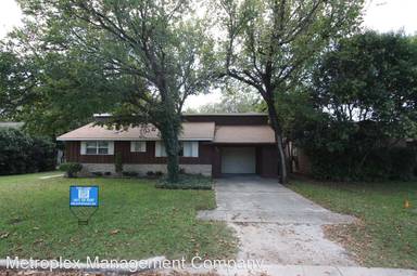 Main picture of 6717 Lakeside Dr