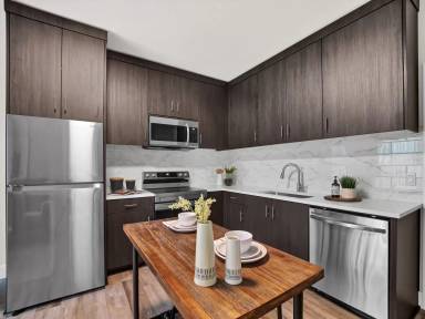 Main picture of 7350 N Greenwich Ave