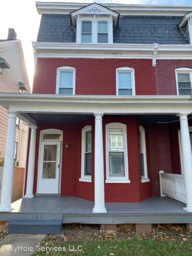 Main picture of 105 E North Ave