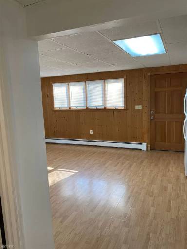 Main picture of 1048 Main St