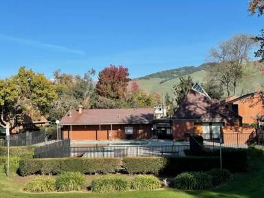 Main picture of Fremont Oaks