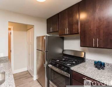 Main picture of 530 W Surf St