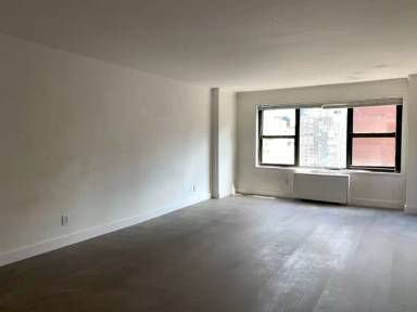 Main picture of 132 E 35th St