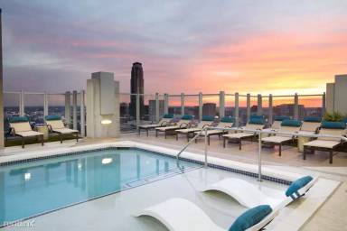 Main picture of Skyhouse River Oaks