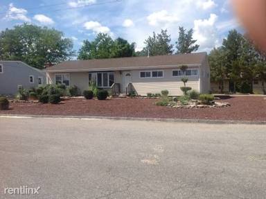 Main picture of 70 Cattus St