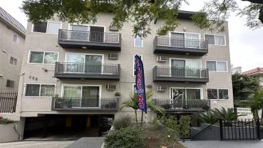 Main picture of 225 S Manhattan Pl