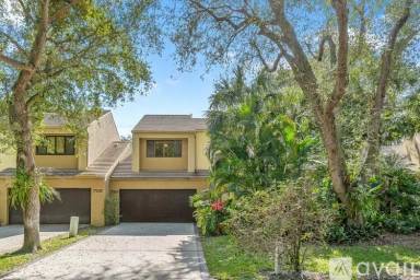 Main picture of 690 Glades Rd