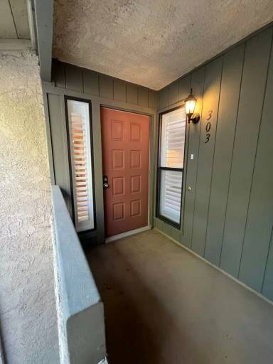 Main picture of 303 Oakwood St