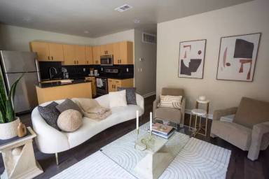 Main picture of 222 S Main St