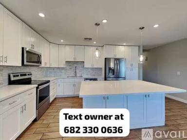 Main picture of 815 W Elna Rae St