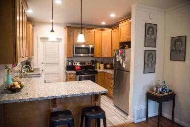 Main picture of 2330 NE Halsey St