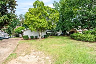 Main picture of 1144 E University Dr