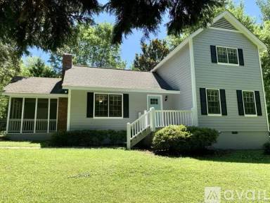 Main picture of 96 E Gate Terrace Ln