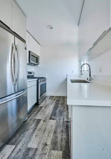 Main picture of 1333 W 36th Pl