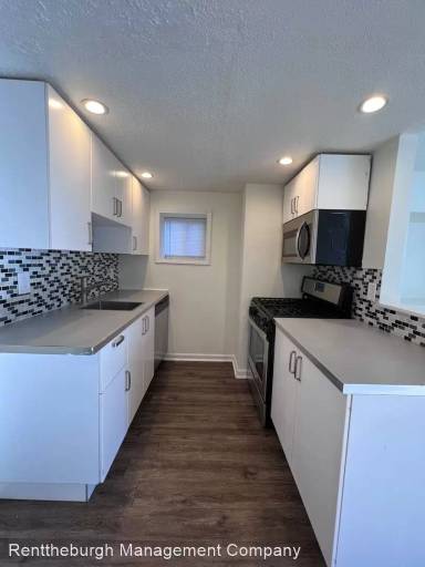 Main picture of 2333 Spring St