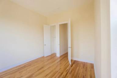 Main picture of 657 Knickerbocker Ave
