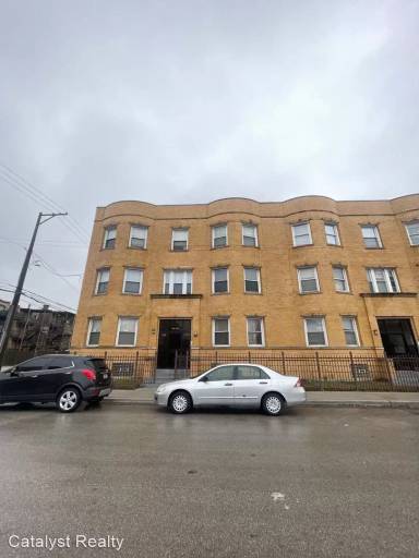 Main picture of 4901 S Michigan Ave