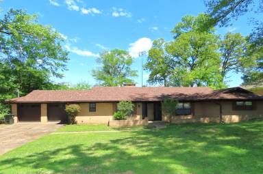 Main picture of 1600 Yosemite Dr
