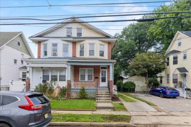 Main picture of 129 Evergreen Ave