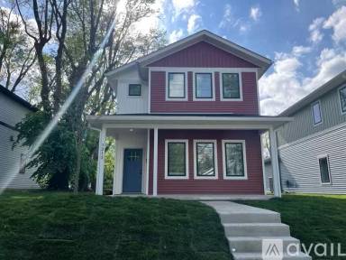 Main picture of 1213 N Madison St
