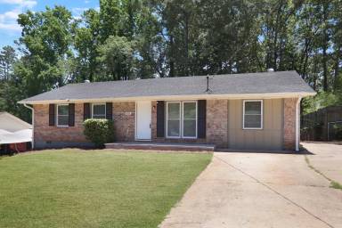 Main picture of 8206 Huntington Dr