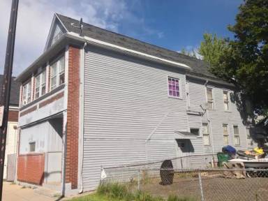 Main picture of 1486 East Delavan - Back house