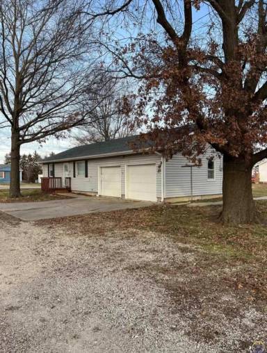 Main picture of 231 W 7th St