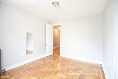 Main picture of 901 Woodycrest Ave
