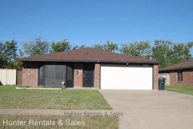 Main picture of 2907 Thoroughbred Dr