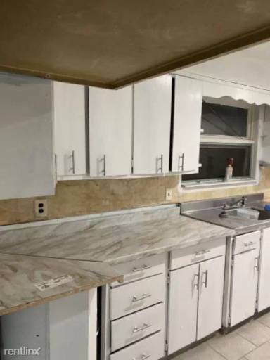 Main picture of 527 W Pine St