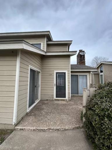 Main picture of 13835 Turnberry Ln