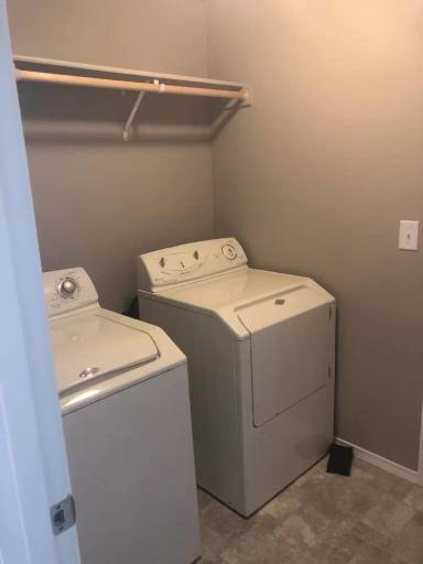 Main picture of 569 S Lakeland Dr