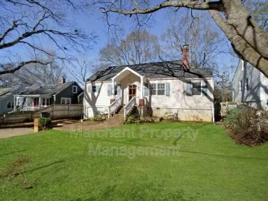 Main picture of 8 Waverly Ct