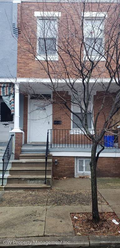 Main picture of 1370 Narragansett St