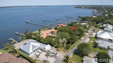Main picture of 901 SE Riverside Dr