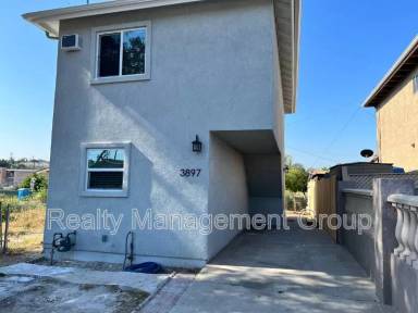 Main picture of 3897 Z St