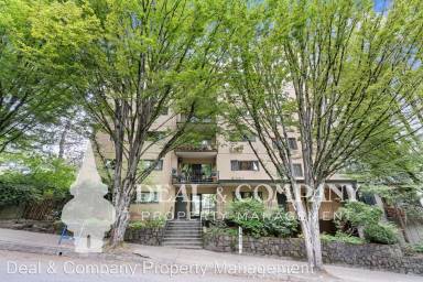Main picture of Royal Manor Condominiums
