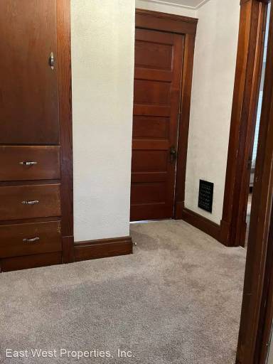 Main picture of 912 Oswego St