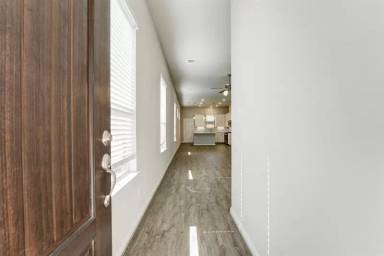 Main picture of 15422 Sailpoint Ln