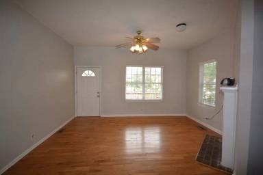 Main picture of 505 W Victory Dr