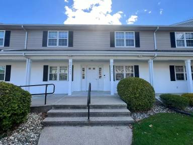 Main picture of 665 Center St