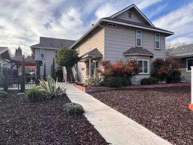 Main picture of 1107 Vine St