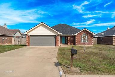 Main picture of 1410 Tulane Dr