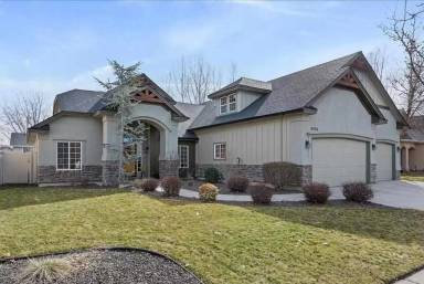 Main picture of 5348 N Mendelson Ave